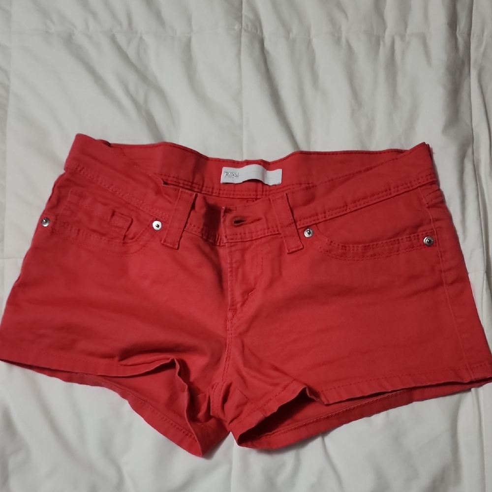 Levis Coral Shorts